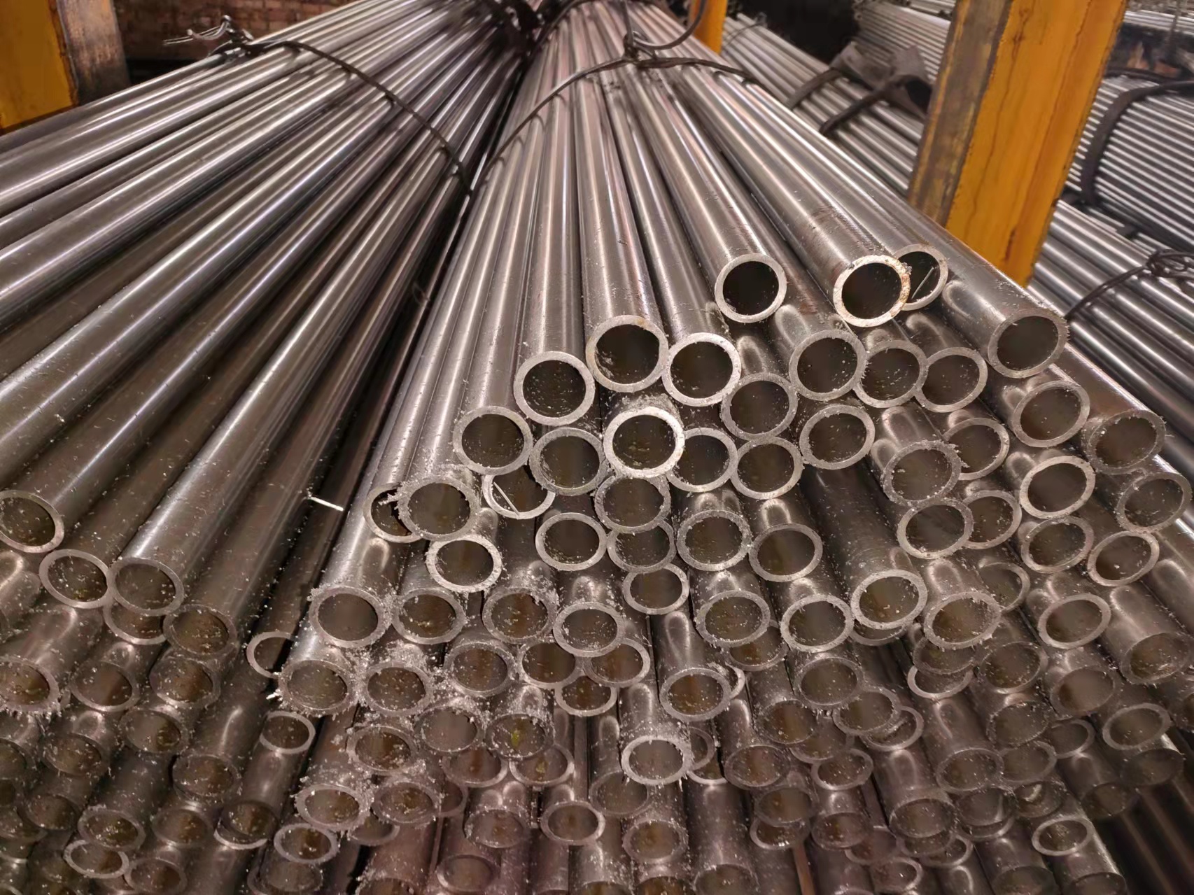 Hot Sale Carbon Steel Seamless Steel Pipe for Construction Seamless Round Steel Pipe Seamless Pipe with Good Price